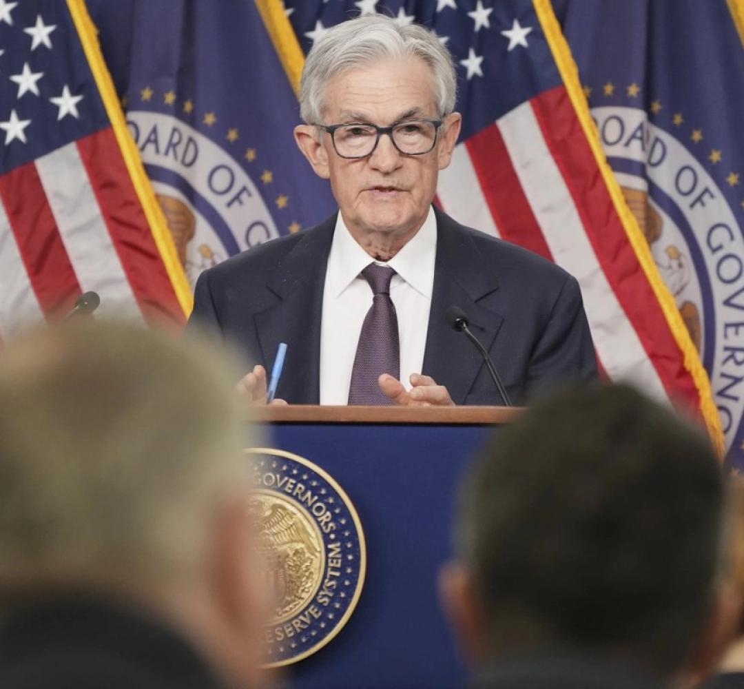 Fed giữ nguyên lãi suất, giá Bitcoin vượt mốc 98.000 USD