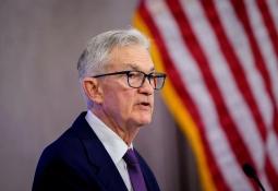 Fed tiếp tục giữ nguyên lãi suất, dự báo sẽ có 2 lần giảm trong năm 2025